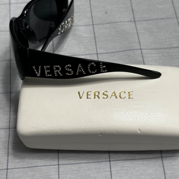 Gorgeous Versace Sunglasses Made in Italy main image 9
